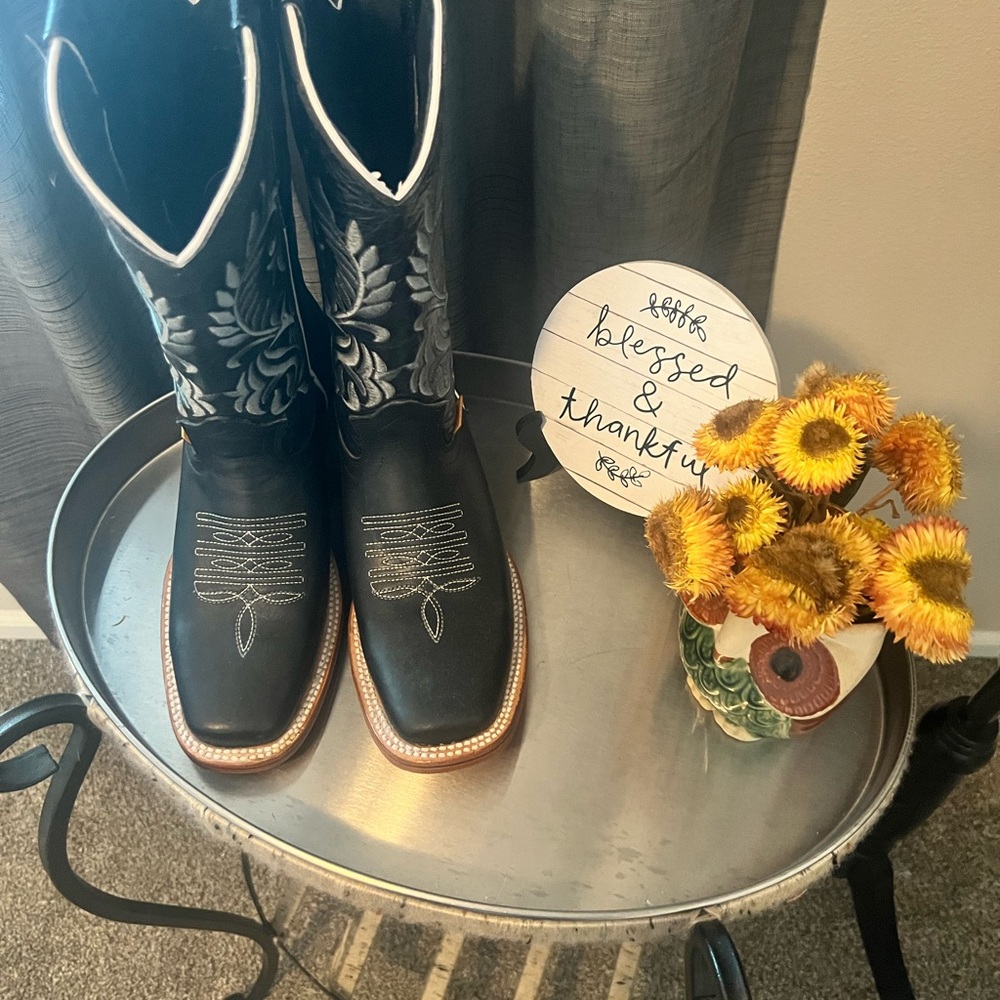 BOM Black Western Cowboy Boots with White Embroidery